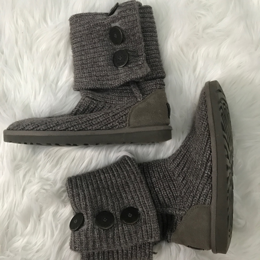 UGG women's classic cardy boot- bailey buttons